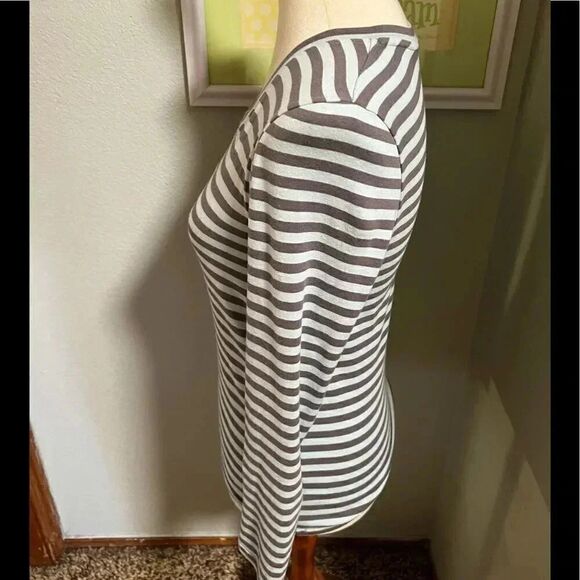 EUC Eddie Bauer Green & Gray V-Neck Long Sleeve Tee #68 - Picture 3 of 5